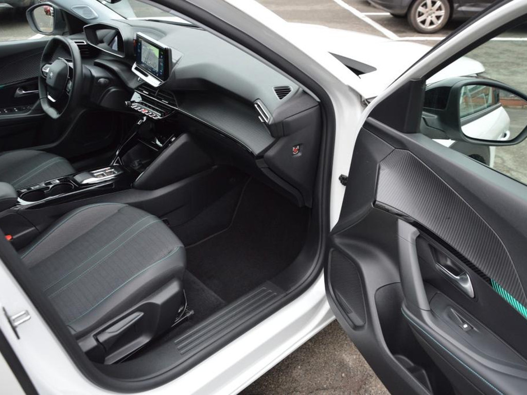 Peugeot e-2008