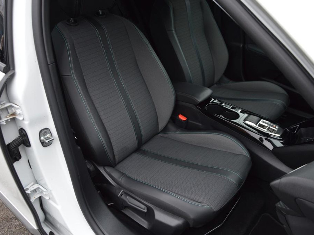 Peugeot e-2008