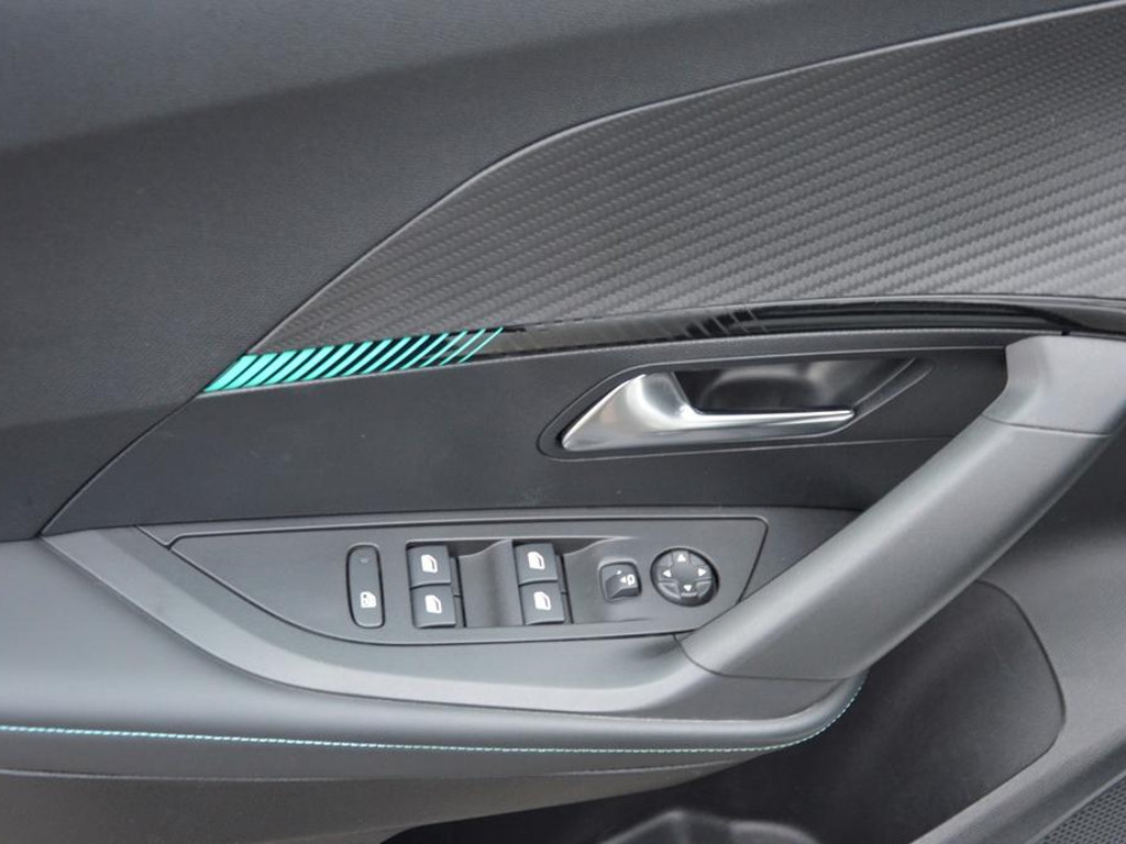 Peugeot e-2008