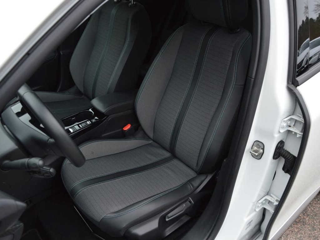 Peugeot e-2008