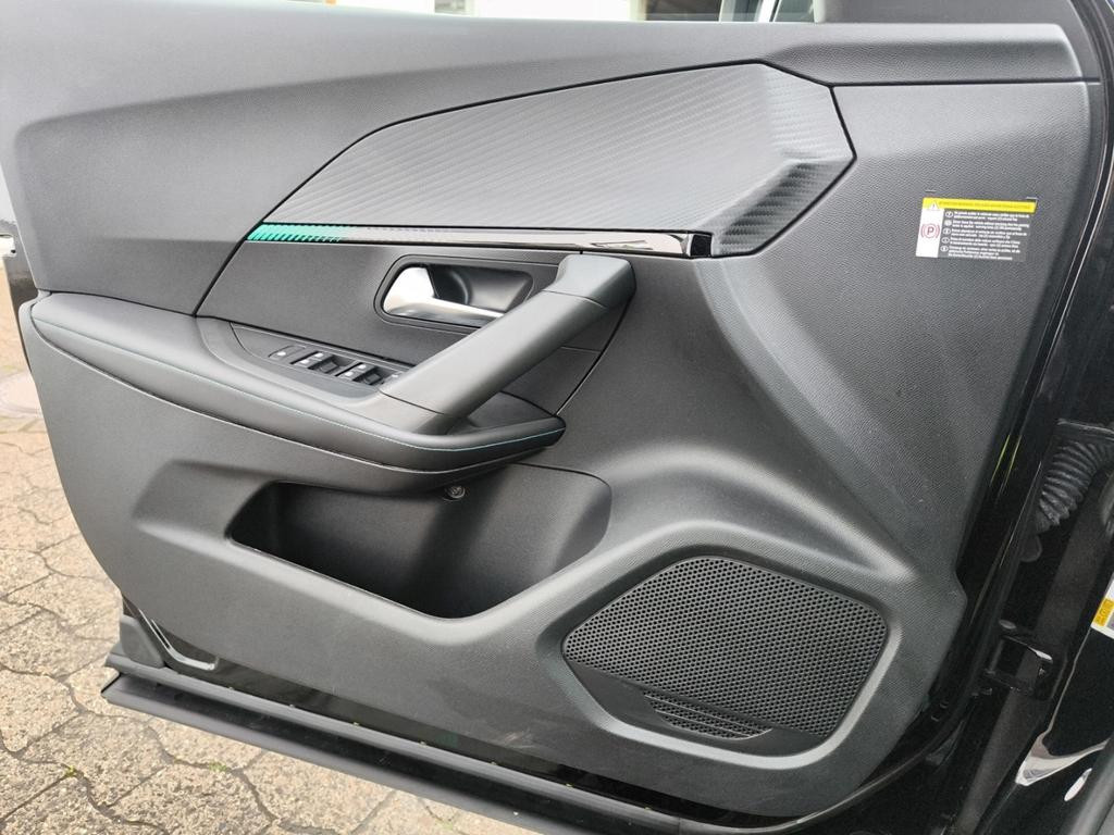 Peugeot e-2008