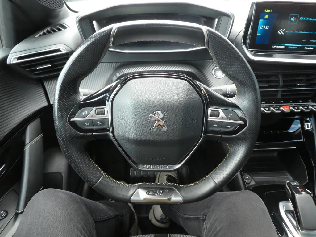 Peugeot e-208