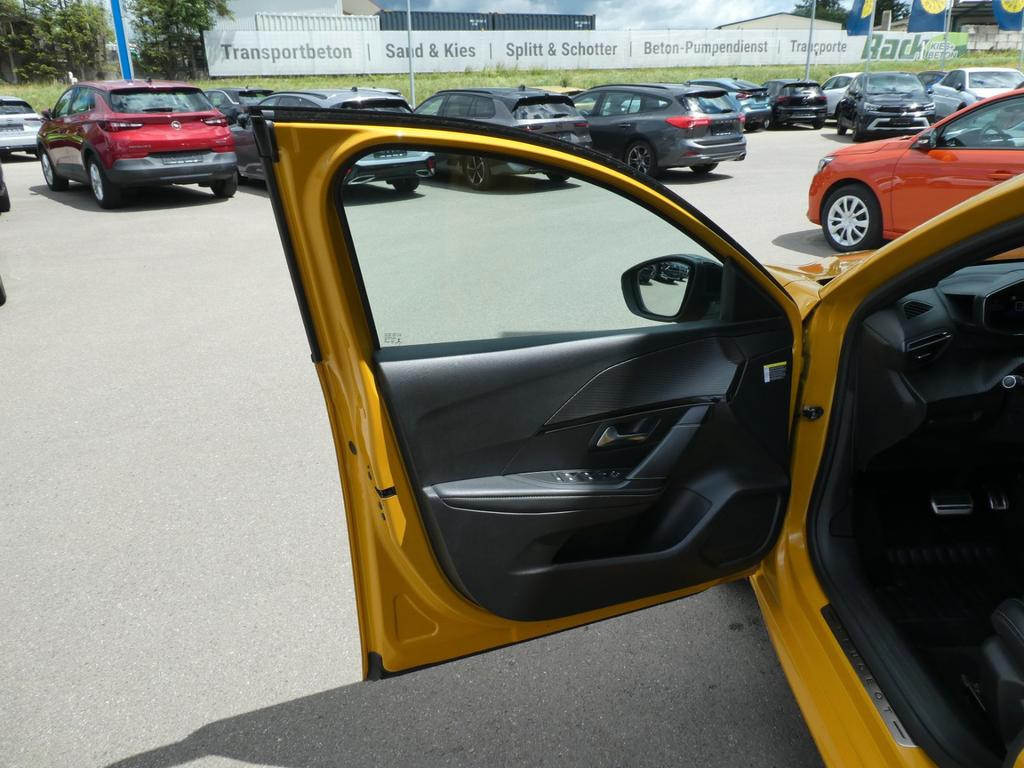 Peugeot e-208