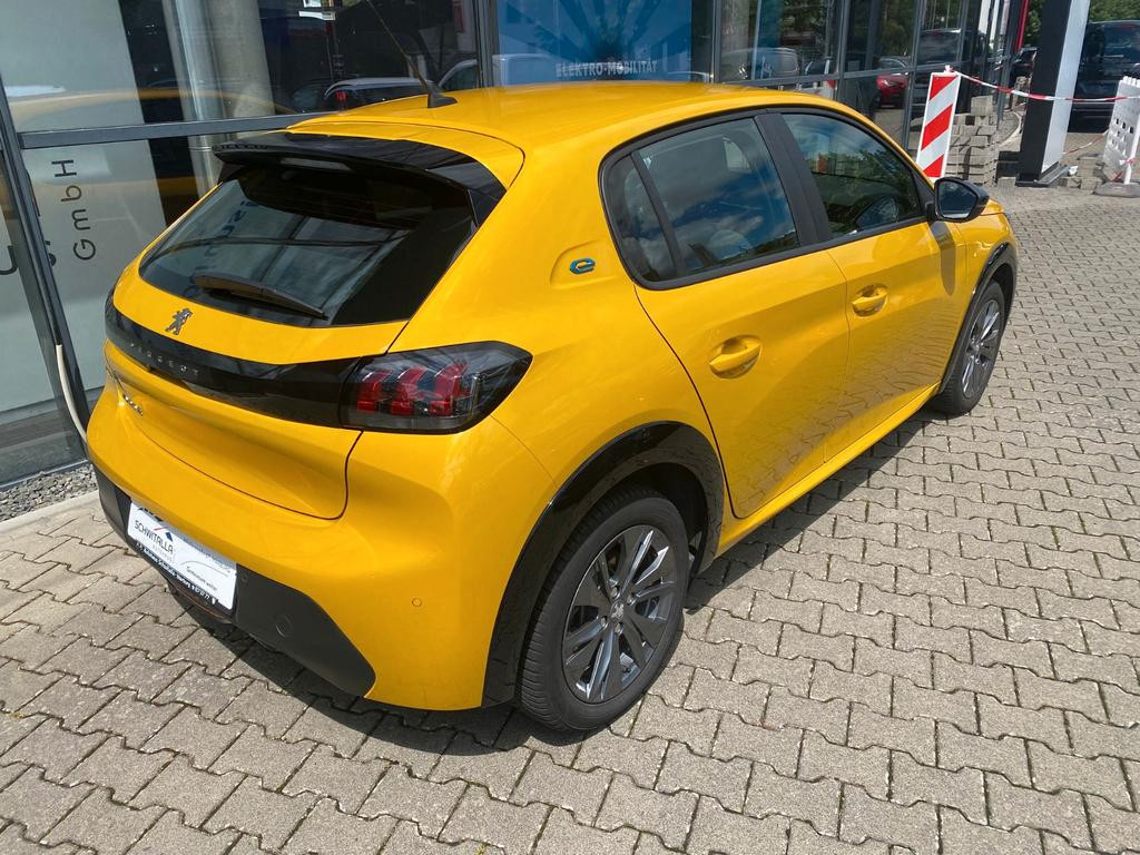 Peugeot e-208