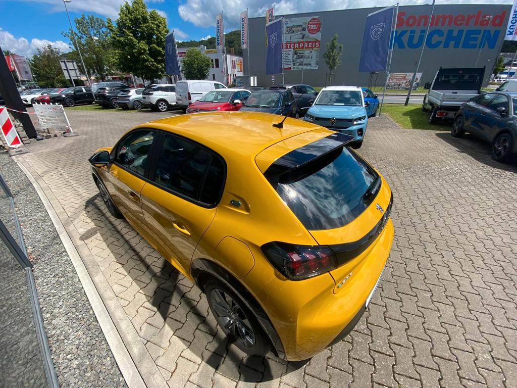 Peugeot e-208