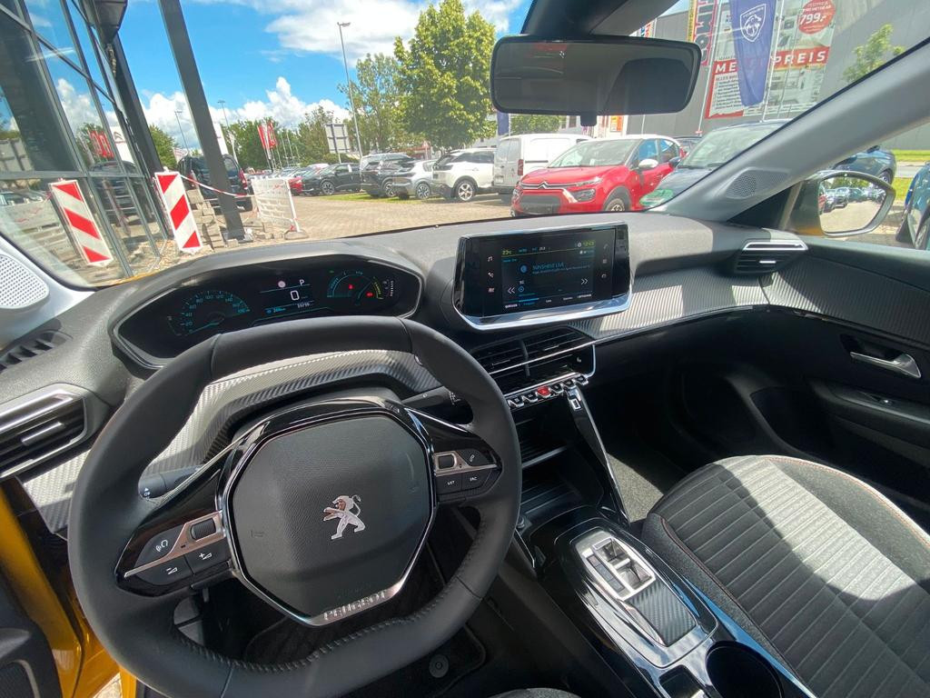 Peugeot e-208