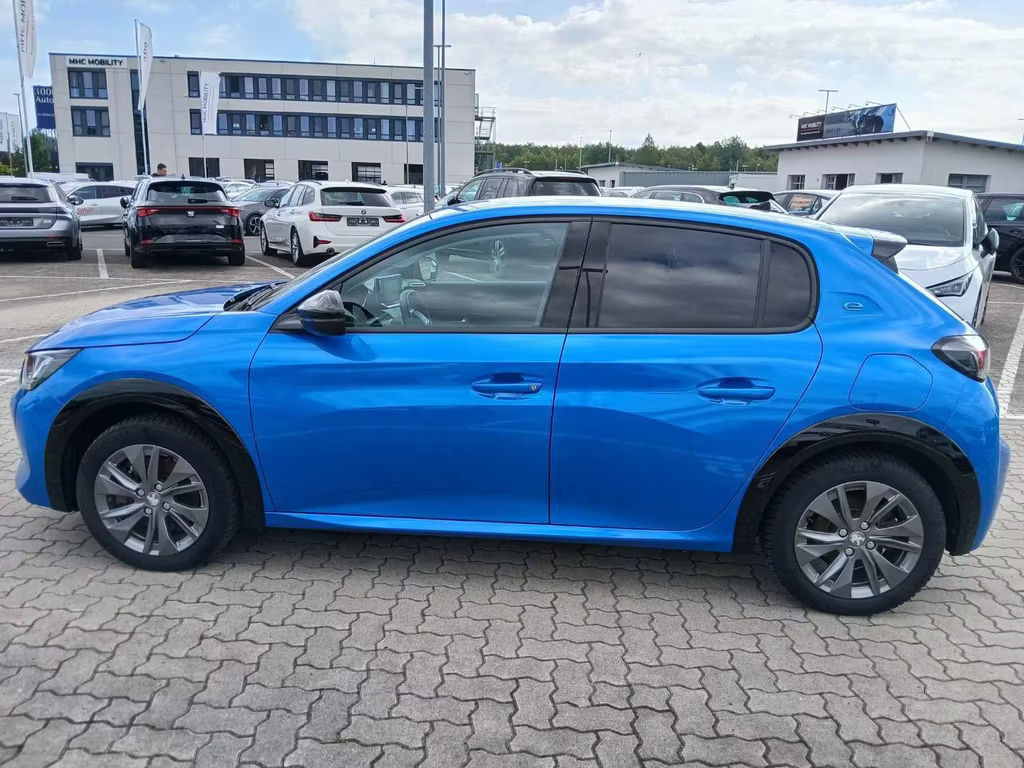 Peugeot e-208