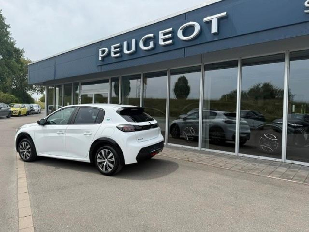Peugeot e-208