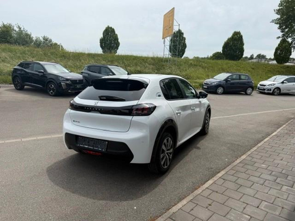 Peugeot e-208