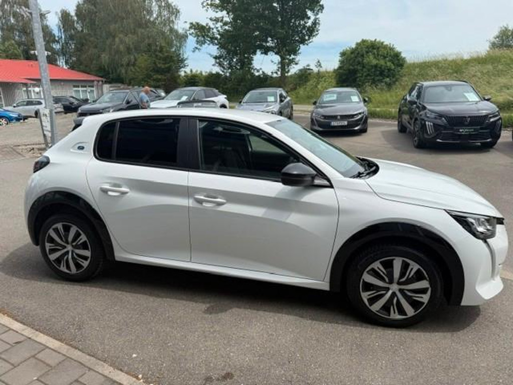 Peugeot e-208
