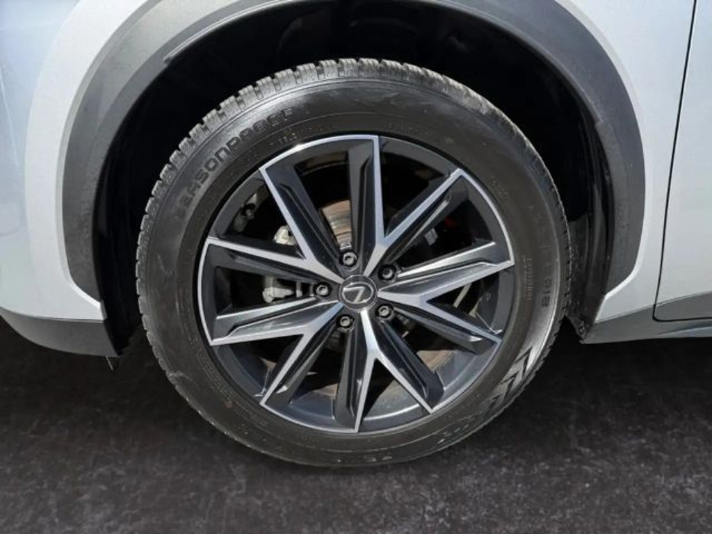 Lexus LBX