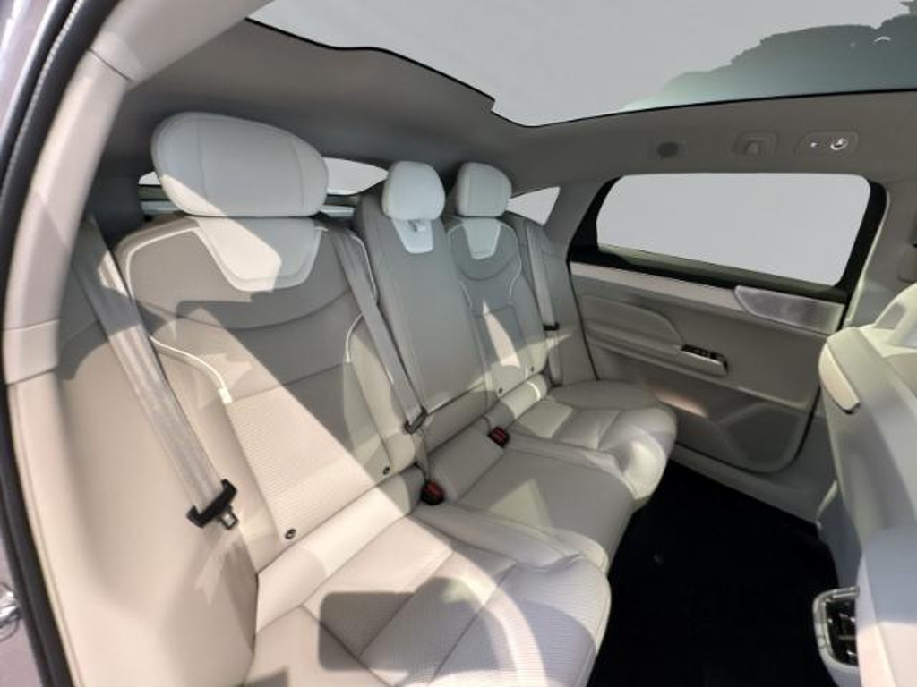 Volvo ES90