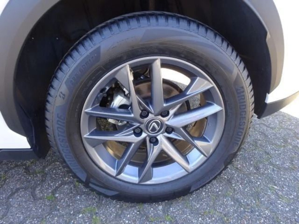 Lexus LBX