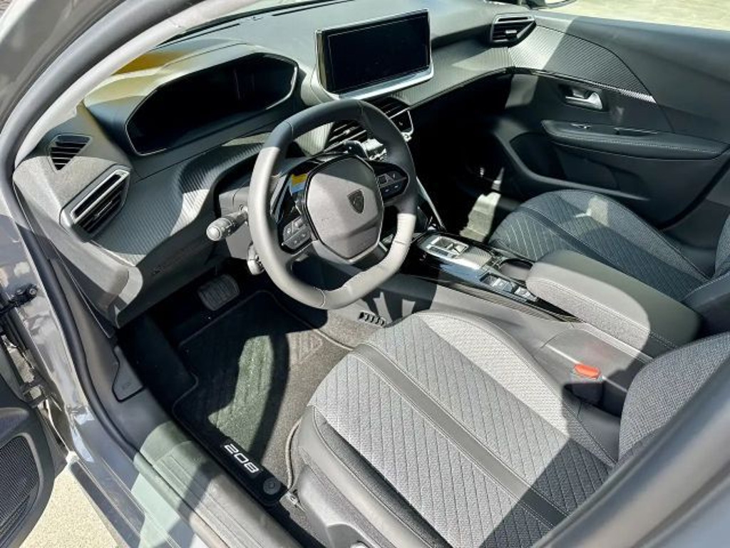 Peugeot e-208