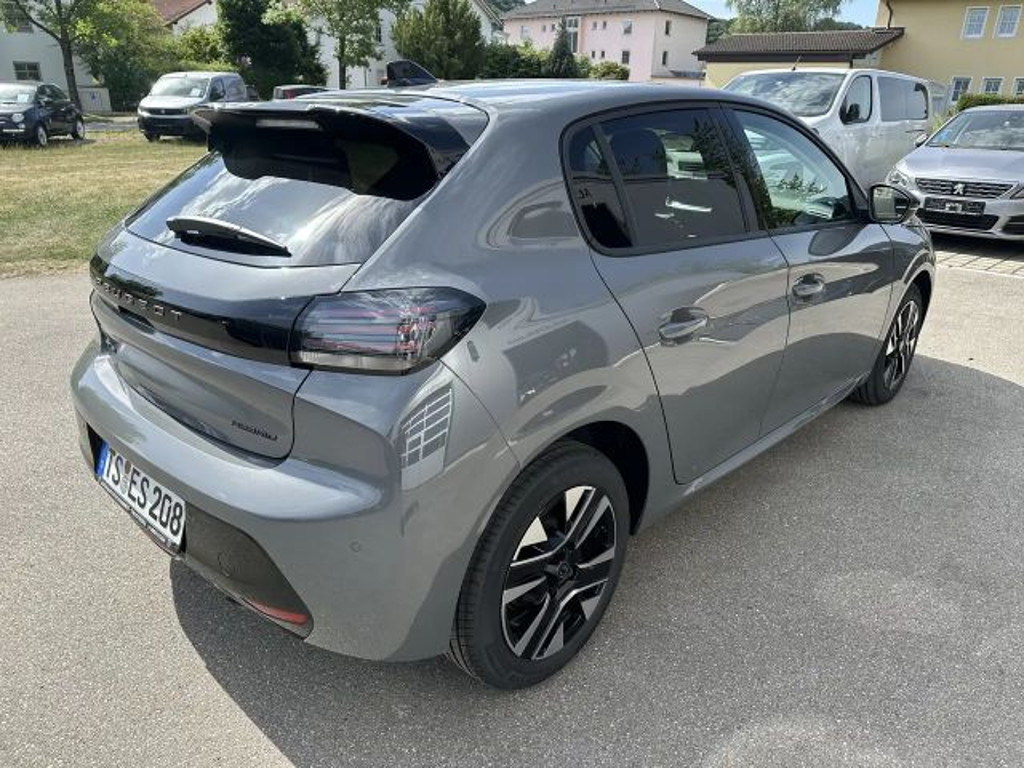 Peugeot e-208