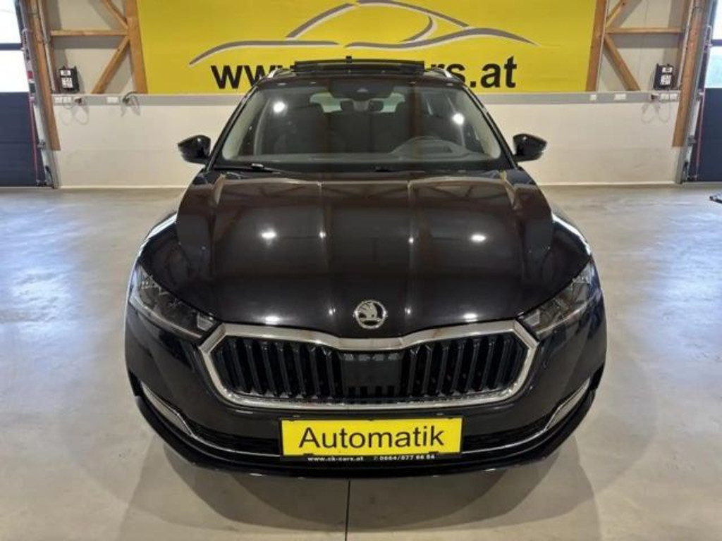 Skoda Octavia 2,0DSG Sky VIRTUAL COCKPIT HEAD-UP LED CANTON AHK