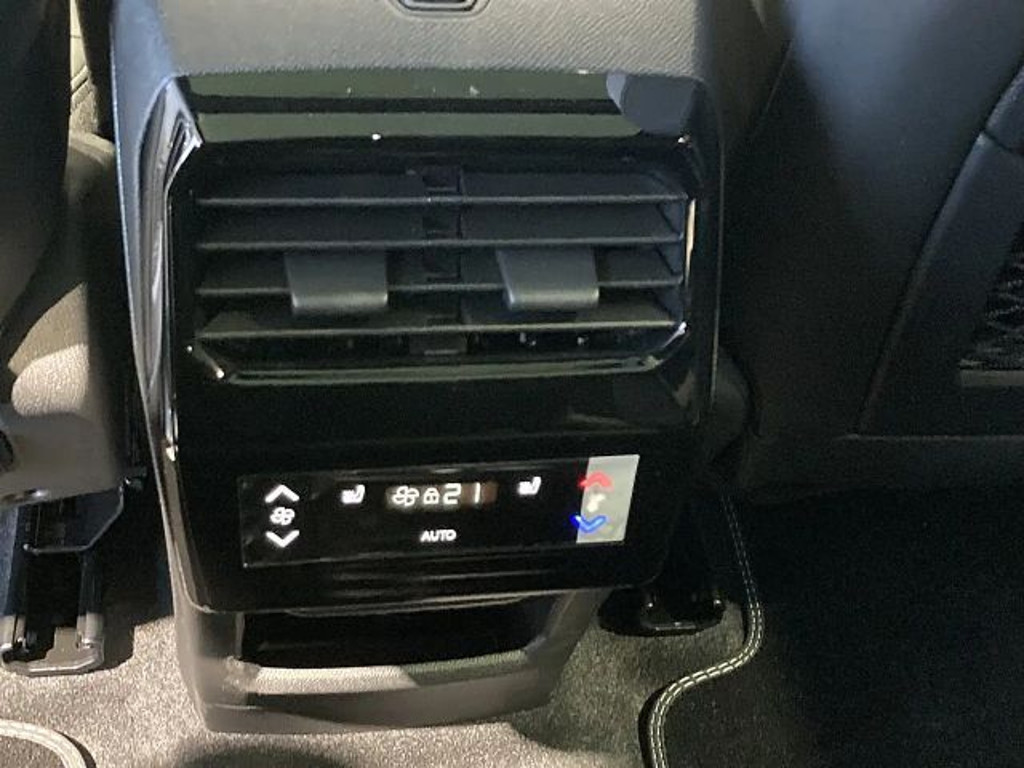 Peugeot E-5008