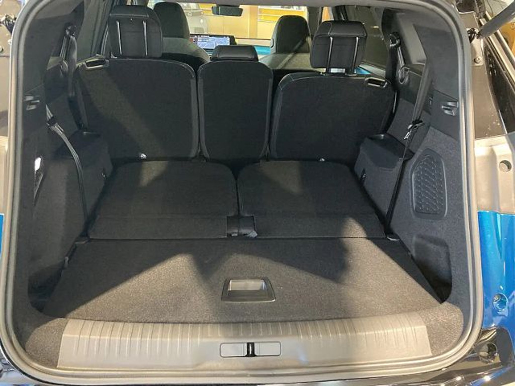Peugeot E-5008