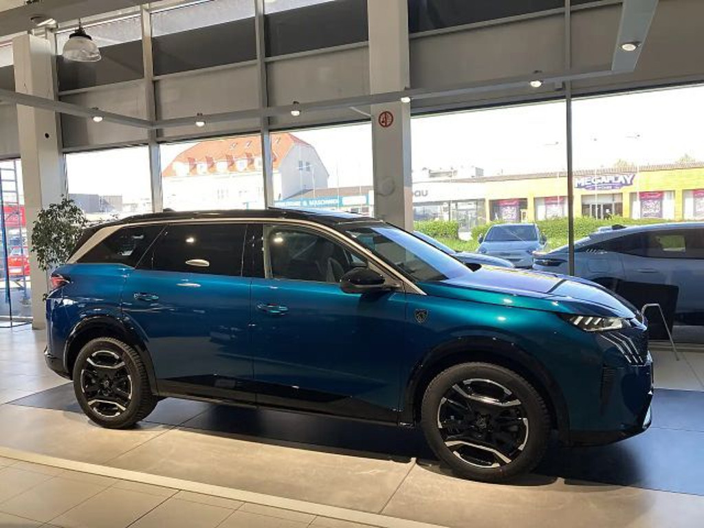 Peugeot E-5008