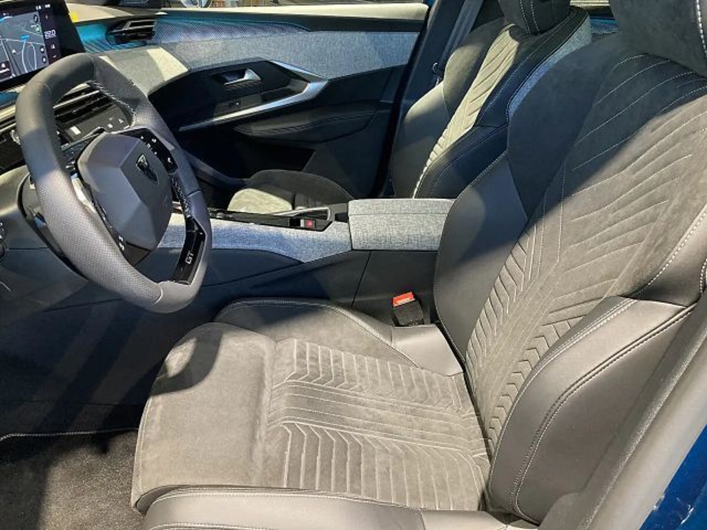 Peugeot E-5008