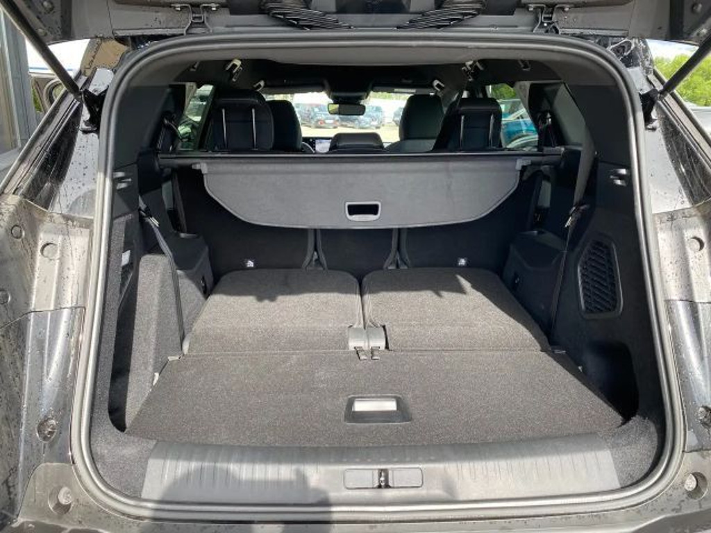 Peugeot E-5008