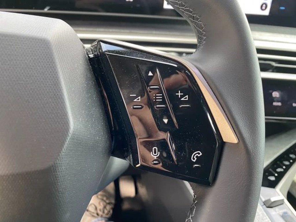 Peugeot E-5008