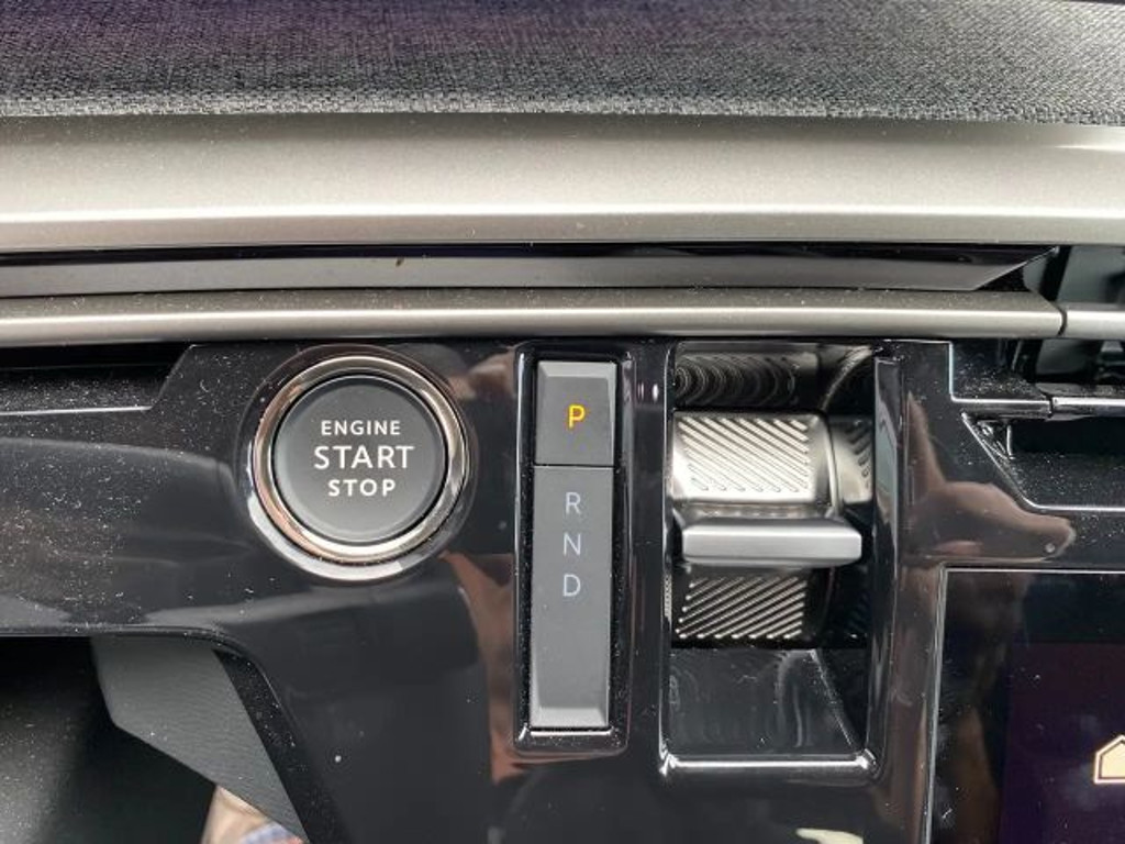 Peugeot E-5008