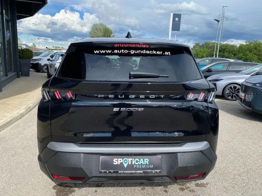Peugeot E-5008