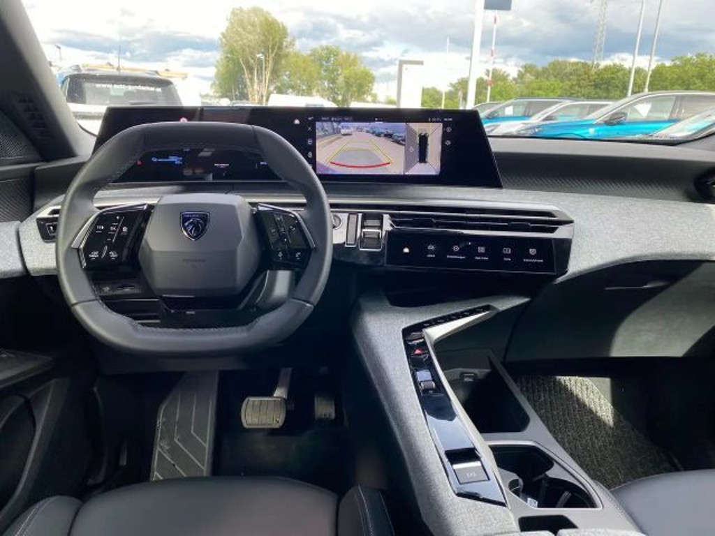 Peugeot E-5008