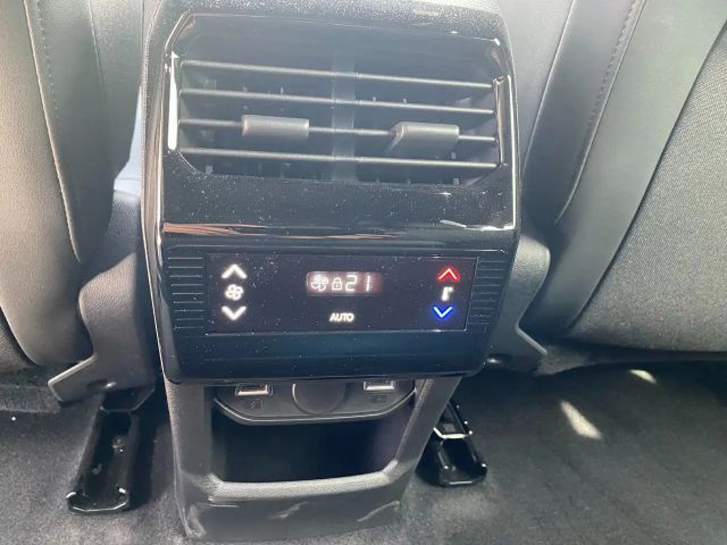 Peugeot E-5008