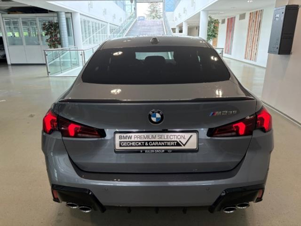 BMW M235