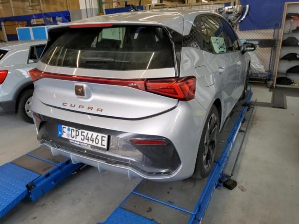 Cupra Born 204PS/62kWh PILOT M+GJR+SHZ+RKAM+NAVI+ACC