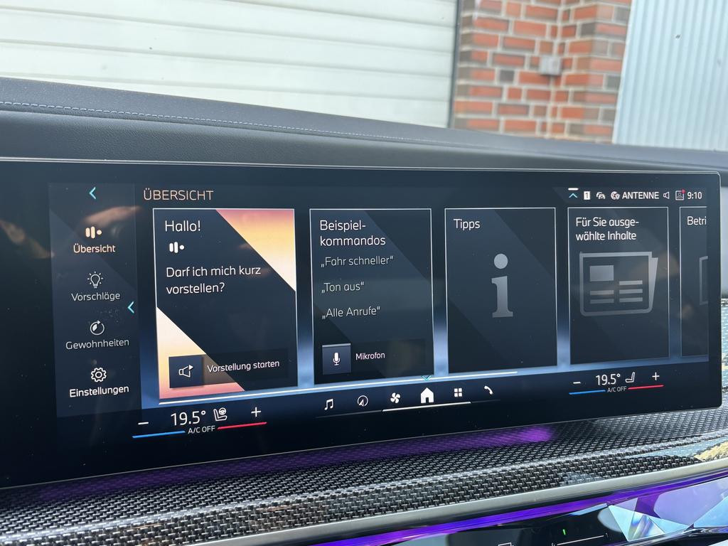 BMW i7