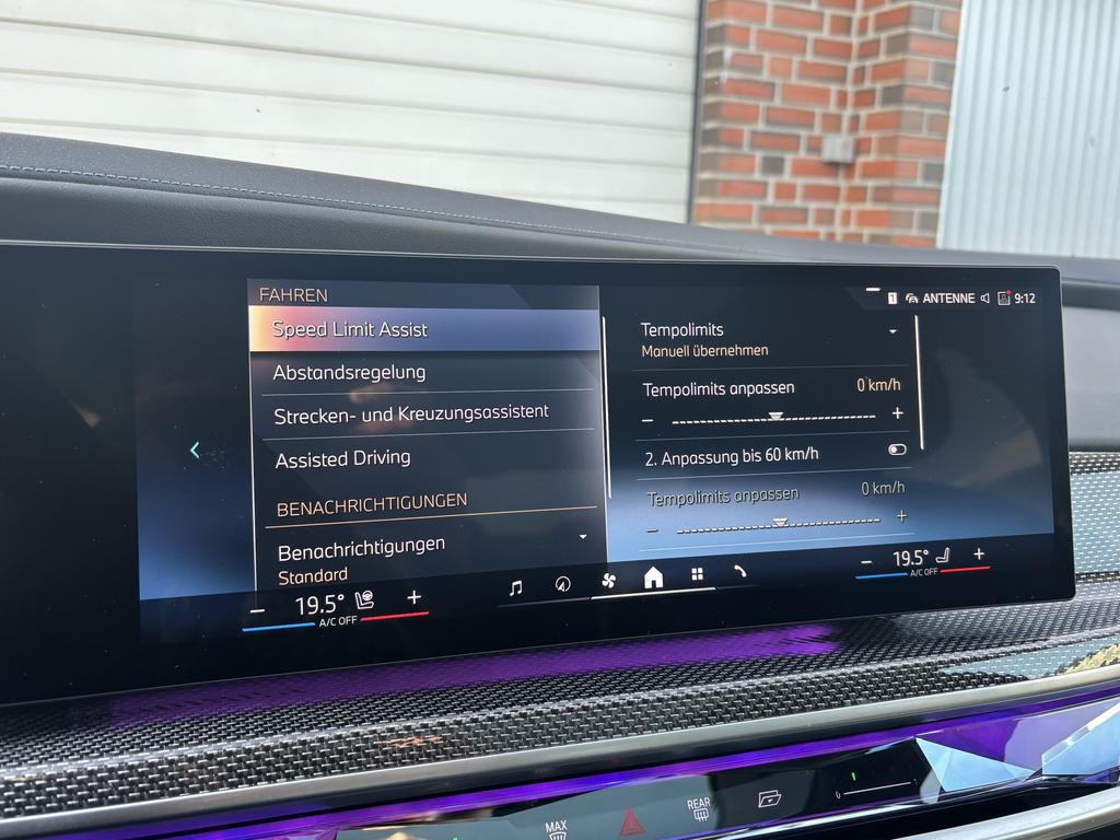 BMW i7