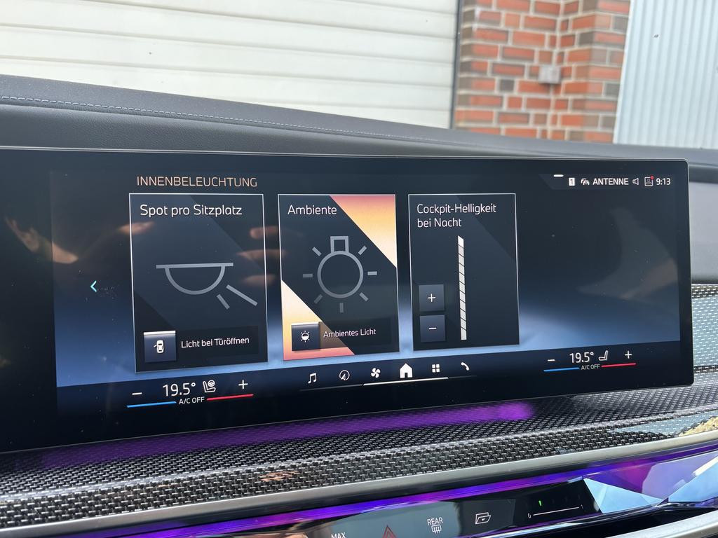 BMW i7