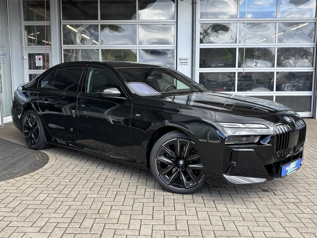 BMW i7