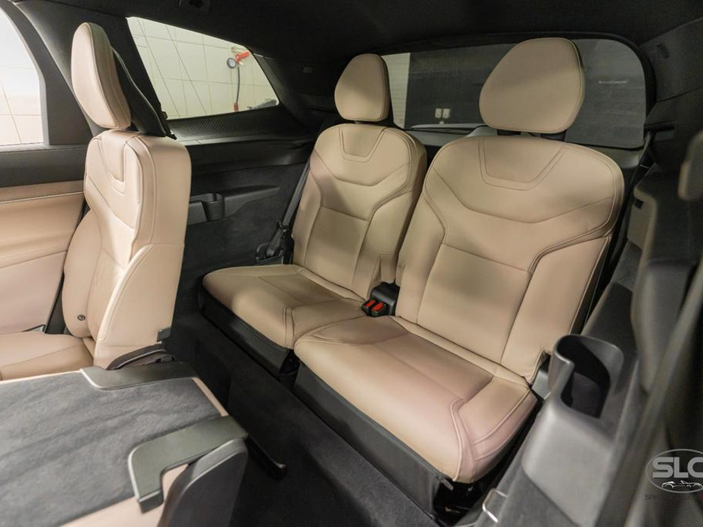 Volvo EX90