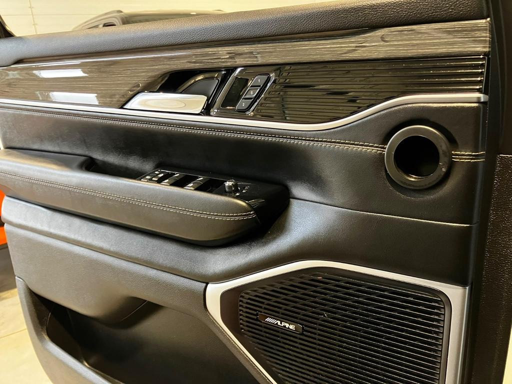 Jeep Wagoneer