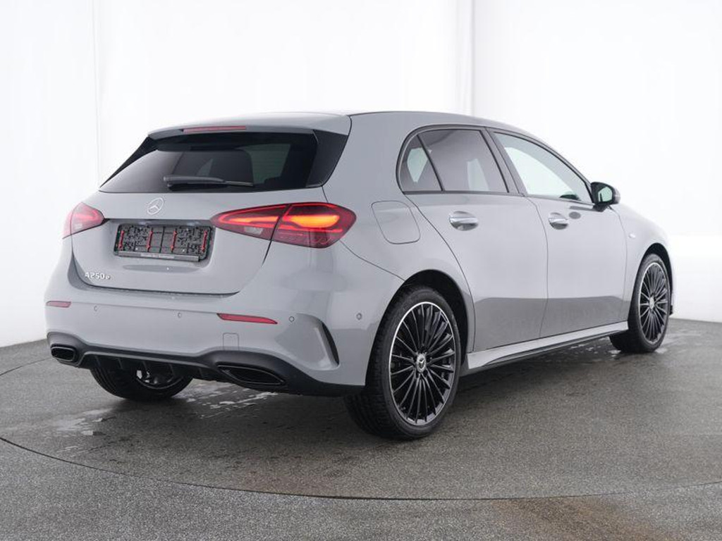 Mercedes-Benz A-Klasse A 250 AMG Line A 250 e