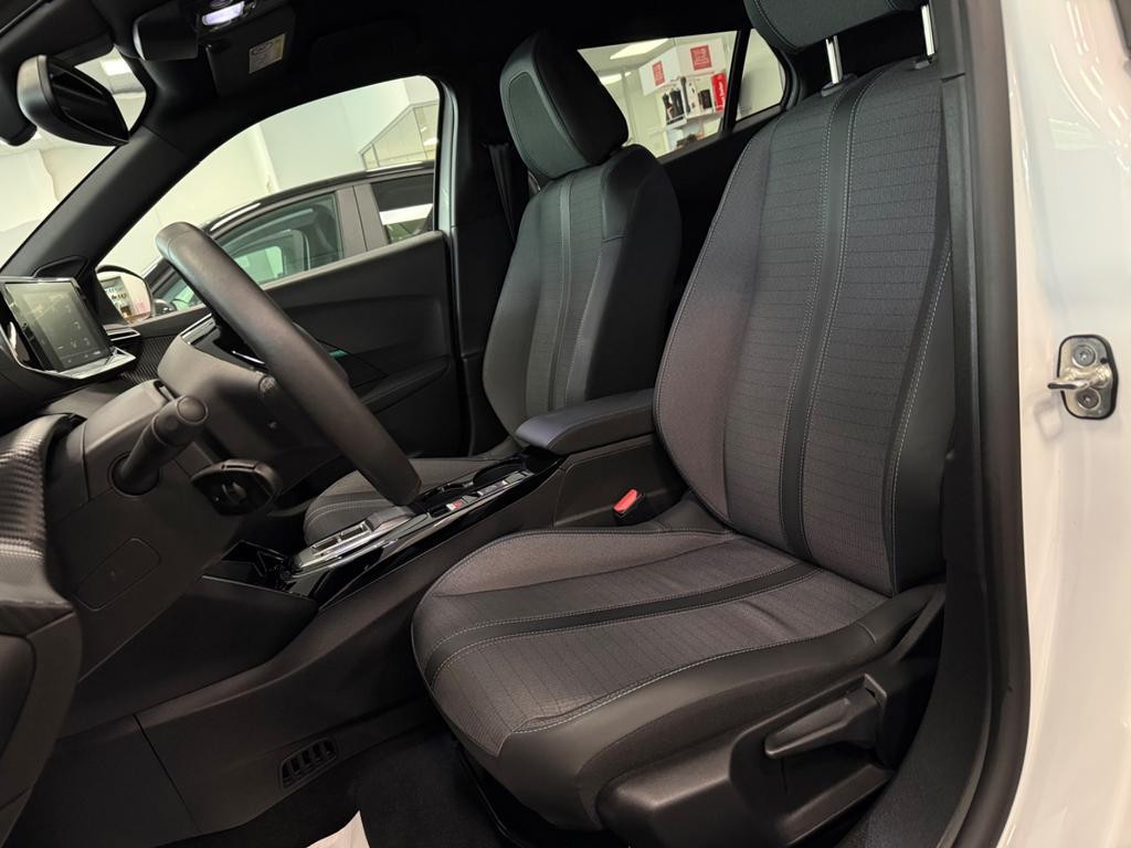 Peugeot e-2008