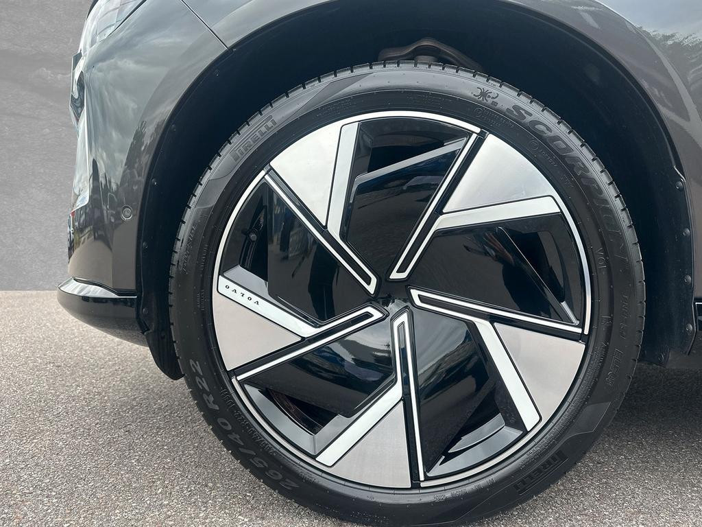 Volvo EX90