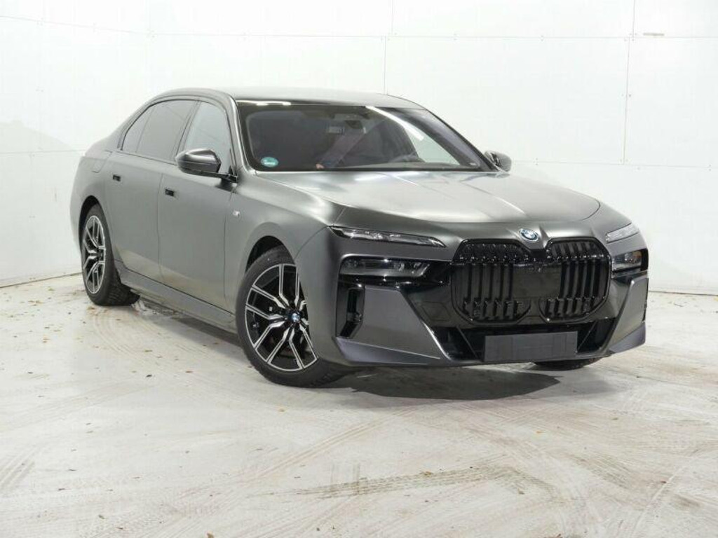 BMW i7