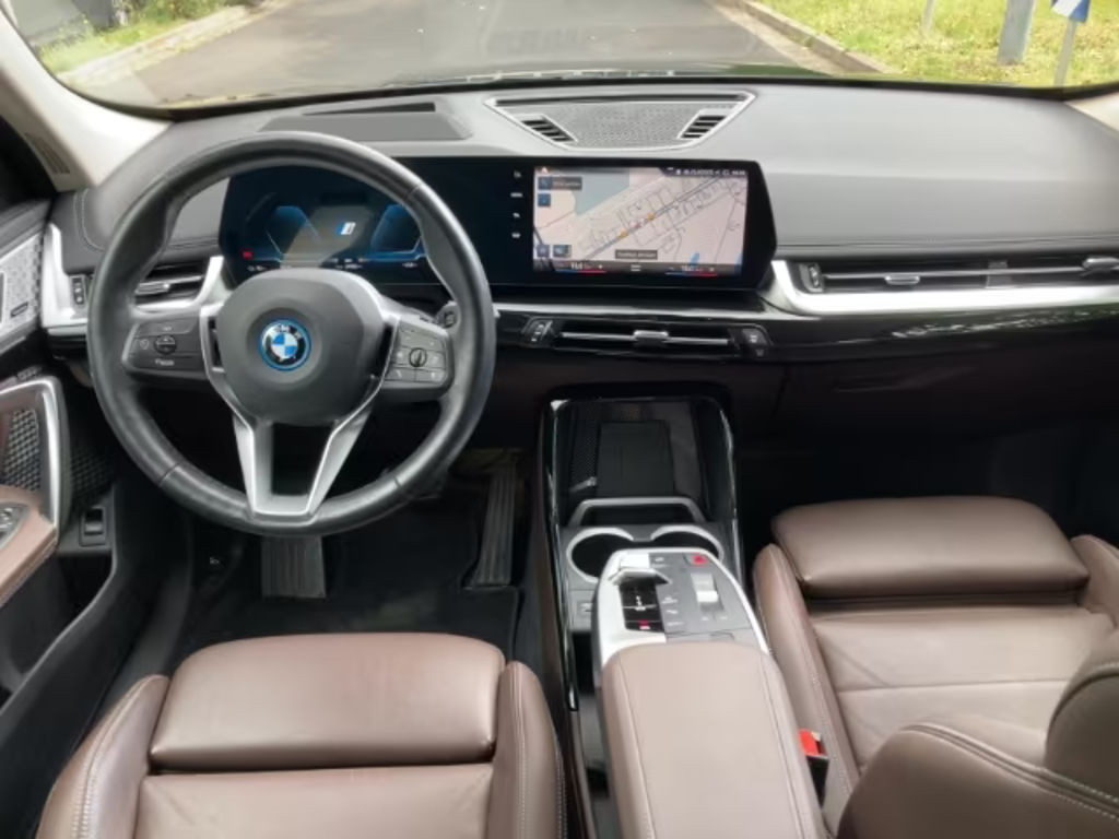 BMW iX1