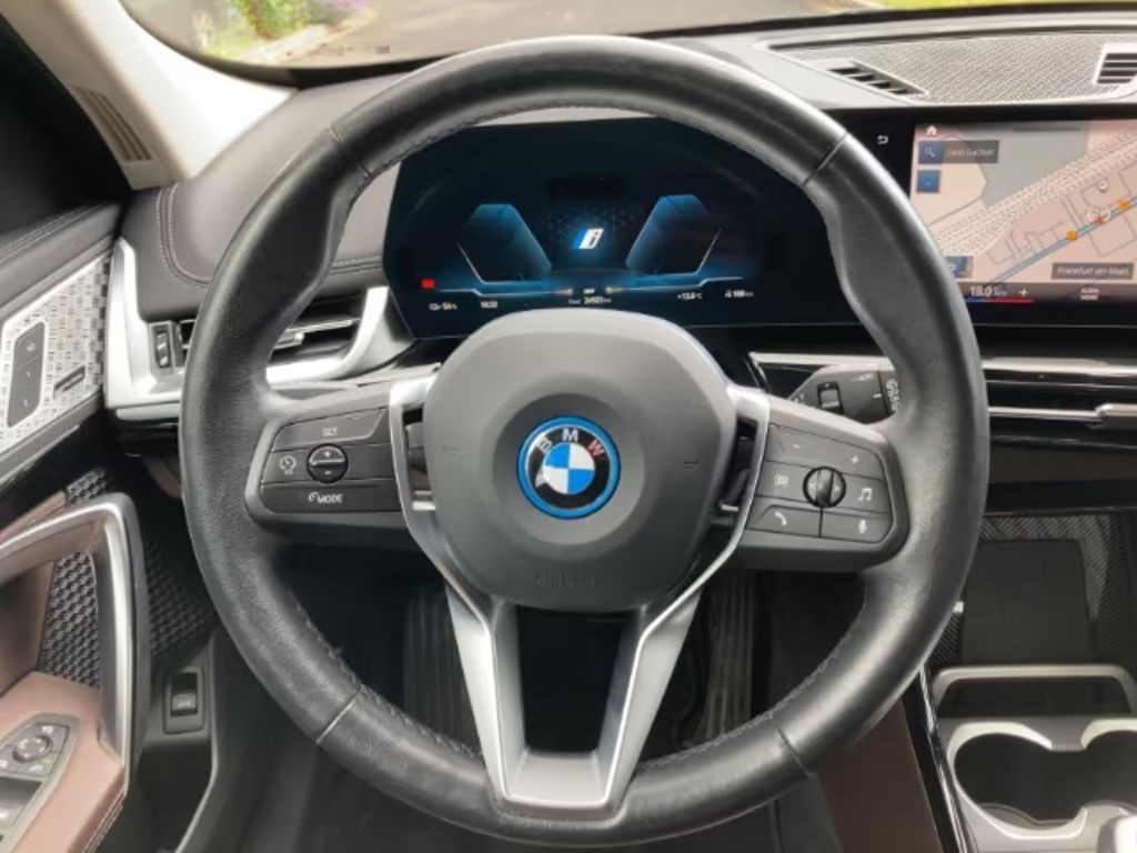 BMW iX1