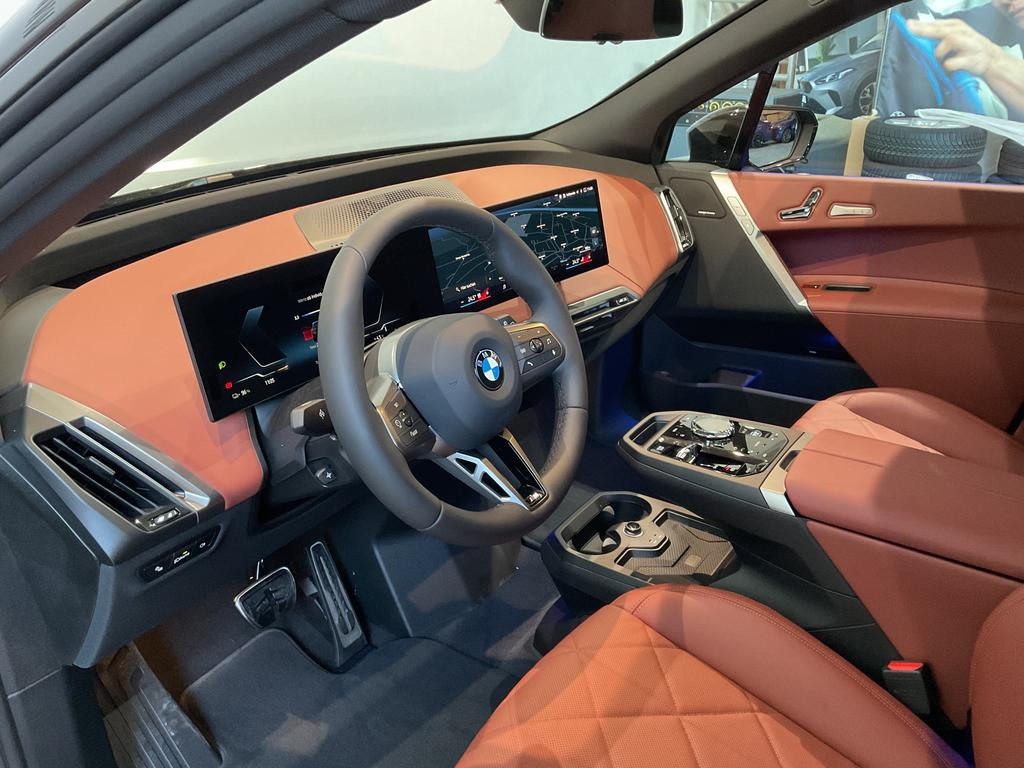 BMW iX