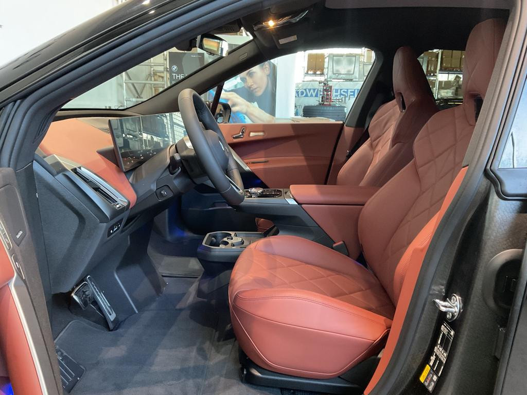 BMW iX