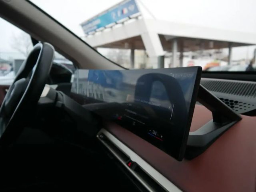 BMW iX