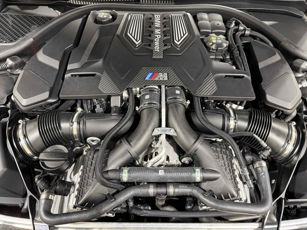 BMW M8