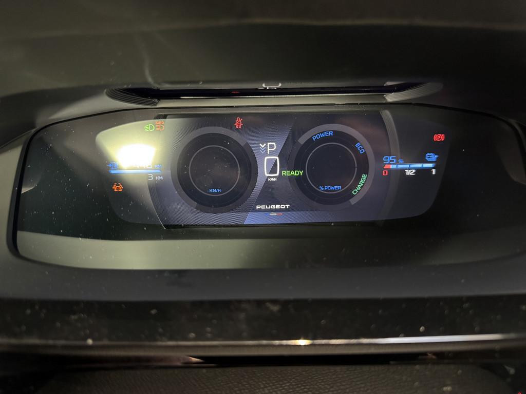 Peugeot e-308