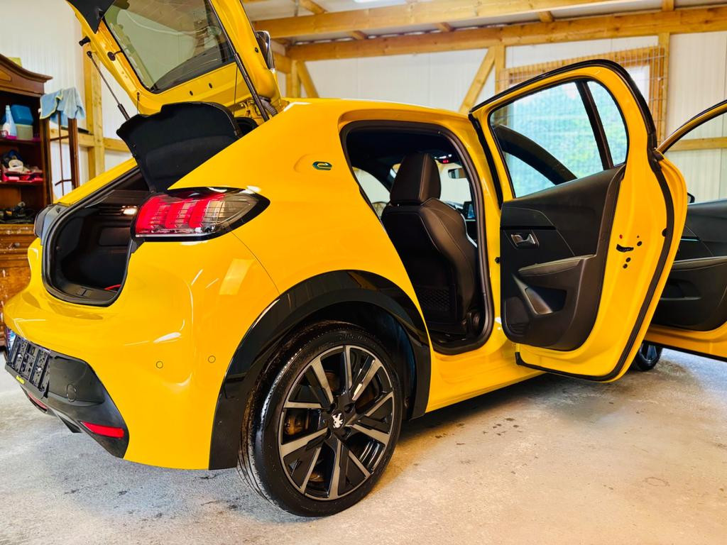 Peugeot e-208